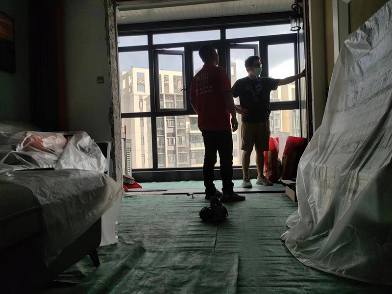 想知道墻面刷乳膠漆多久可以入?。繚M足三個(gè)標(biāo)準(zhǔn)即可入住(圖2)