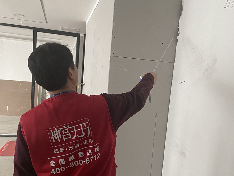 出租房臥室墻面怎么改造施工？神宮天巧教您怎樣翻新墻面