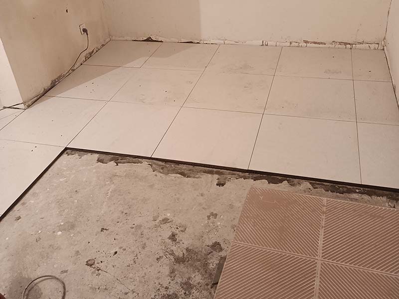 客廳地面裝修瓷磚，用水泥好還是瓷磚膠好？(圖4)